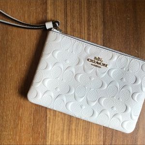 Coach Corner Zip Wristlet Chalk White